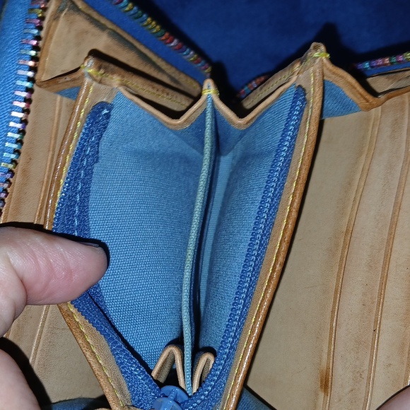 Dooney & Bourke Vintage Rainbow Zip Around Chunky Wallet - Picture 6 of 13